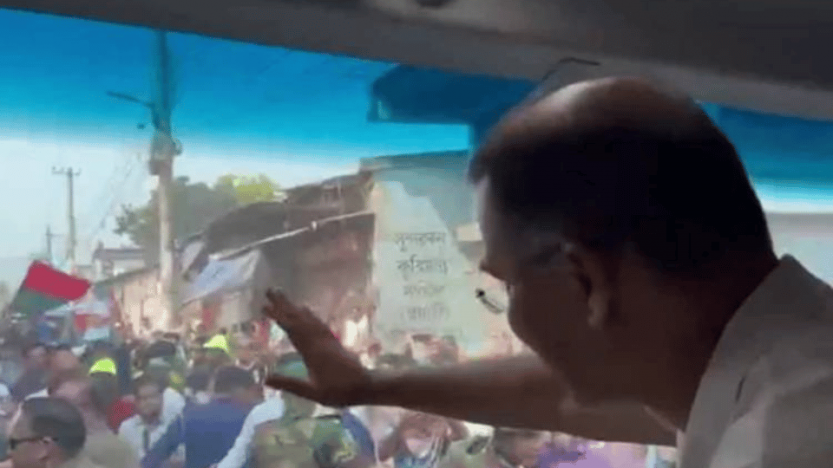 সৈয়দপুরে পৌঁছেছেন প্রধানমন্ত্রী