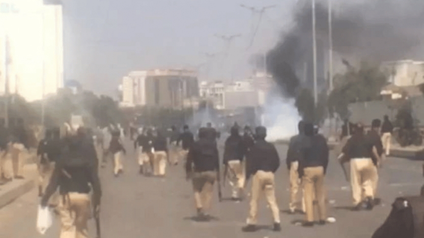 খামেনি হত্যার ঘটনায় পাকিস্তানে মার্কিন দূতাবাসে বিক্ষোভ-সংঘর্ষে নিহত ৯