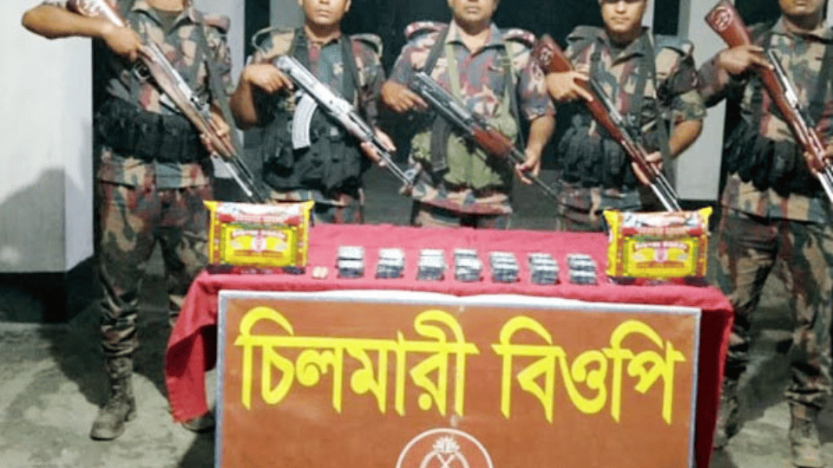 দৌলতপুর সীমান্তে ব্যাটালিয়ন বিজিবি’র পৃথক অভিযানে বিপুল পরিমাণ মাদক, অবৈধ ঔষধ ও ভারতীয় পণ্য উদ্ধার।