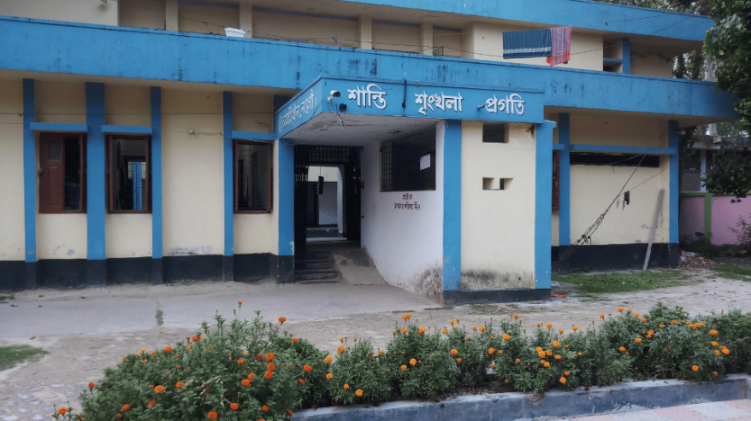 আত্রাইয়ে স্ত্রী-সন্তানকে ছুরিকাঘাতে হত্যার পর স্বামীর আত্মহত্যা