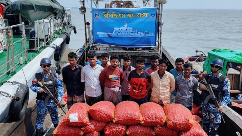 মায়ানমারে পাচারকালে ডিজেল আলুসহ  ১০ জনকে আটক করেছে কোস্টগার্ড