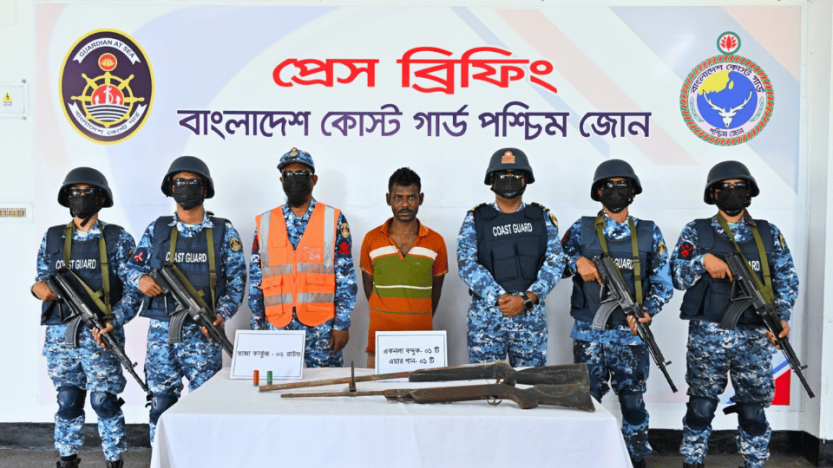 সুন্দরবনে ছোট সুমন বাহিনীর সেকেন্ড  ইন কমান্ড সামাদ মোল্লা অস্ত্রসহ আটক