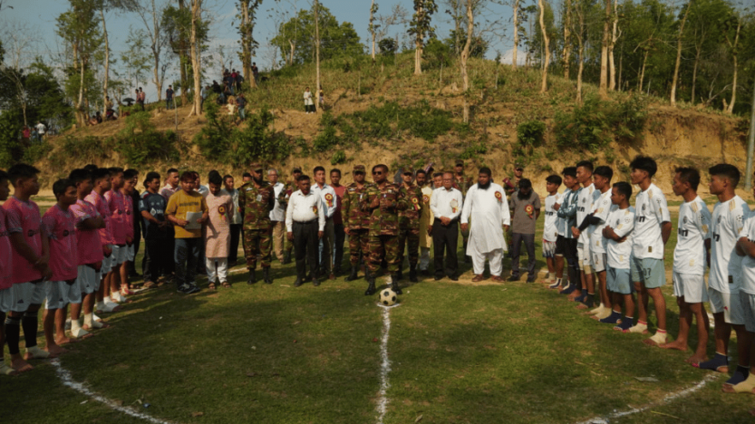 নানিয়ারচর সেনা জোন কর্তৃক বগাছড়িতে ফুটবল টুর্নামেন্টে পুরস্কার ও আর্থিক অনুদান