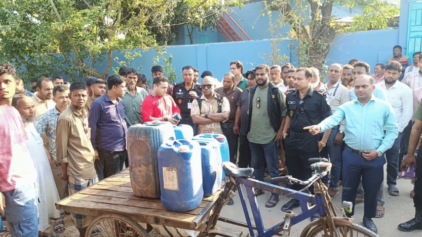 র‍্যাব-১৩ অভিযান পার্বতীপুরে ১২০০ লিটার পেট্রোল জব্দ ও জরিমানা