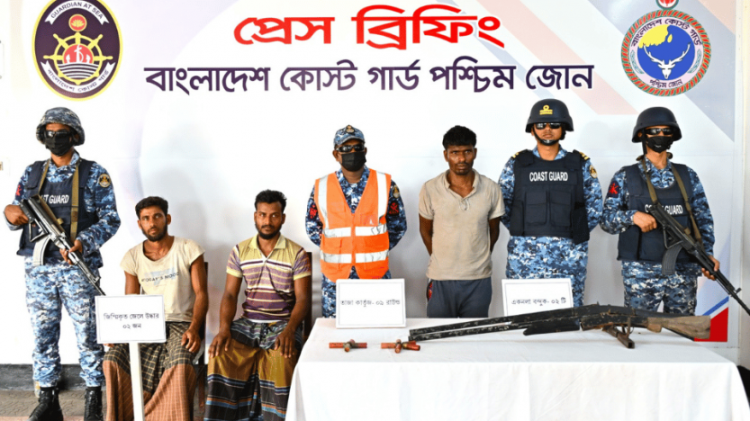 সুন্দরবনে অপারেশন ম্যানগ্রোভ শীল্ডে অস্ত্রসহ এক দস্যু আটক, ২ জেলে উদ্ধার