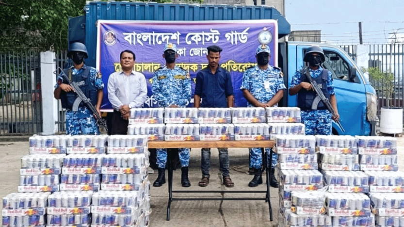 নারায়ণগঞ্জে শুল্ক ফাঁকি দিয়ে আসা ভারতীয় পণ্যসহ পাচারকারী আটক