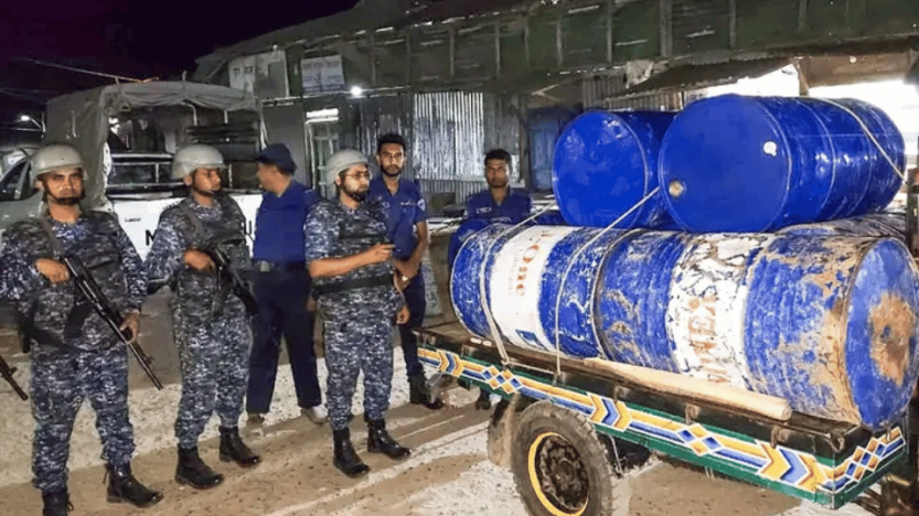 হাতিয়ায় অবৈধভাবে মজুদকৃত জ্বালানি  জব্দসহ একজনকে আটক করেছে নৌবাহিনী