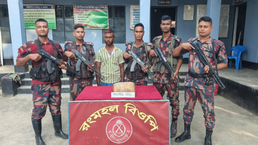 কুষ্টিয়া  সীমান্তে বিজিবির অভিযানে ভারতীয় গাঁজাসহ ১ জনকে আটক