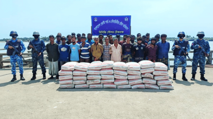 মায়ানমারে পাচারকালে ২৪০০ বস্তা  সিমেন্টসহ ৩৩ পাচারকারী আটক